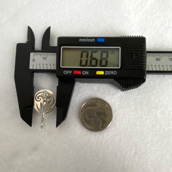 Sterling Silver 925 Round Peridot Pierced Celtic Style Dangle Drop Earrings - Picture 15 of 16